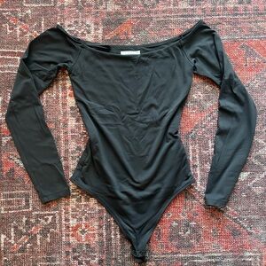 Aritzia Contour Off Shoulder Longsleeve bodysuit